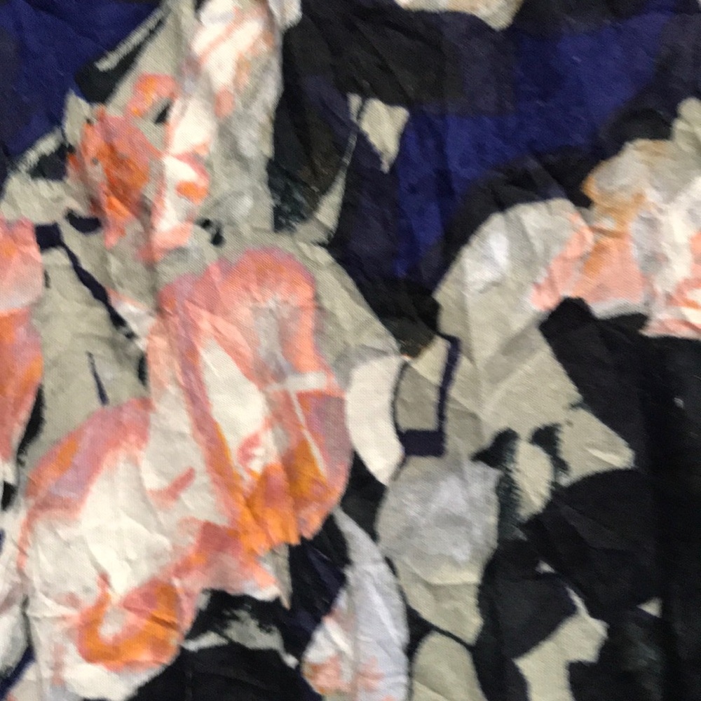 Flowery top - Picture 3 of 3